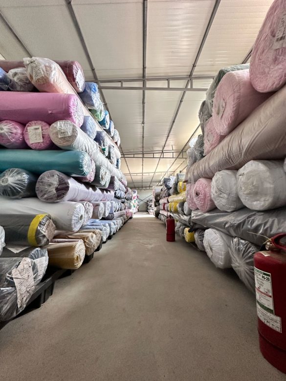Materiale textile tricotate in depozitul Suntex din Afumati