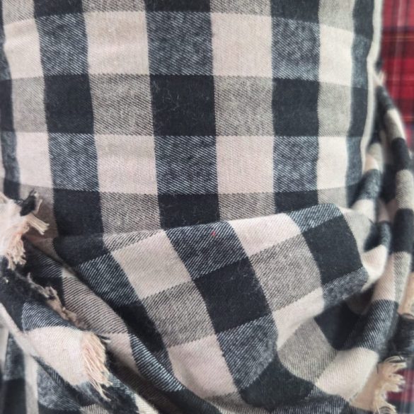 Material in carouri alb si negru, carouri mari, tesatura flanel pentru camasi, din stocul Suntex