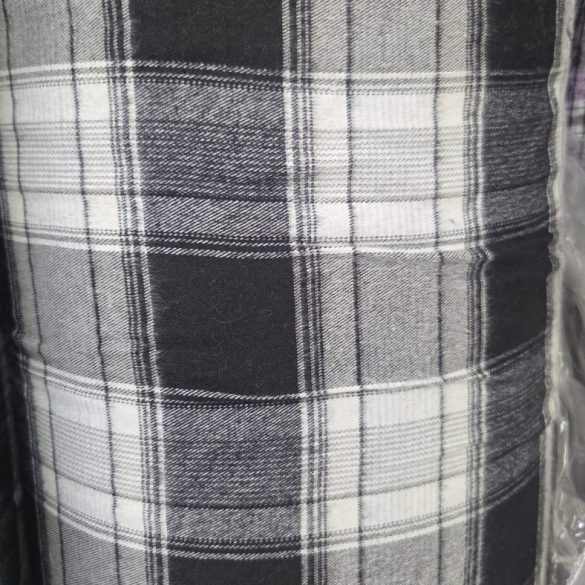 Material in carouri alb si negru, tesatura flanel pentru camasi, din stocul Suntex