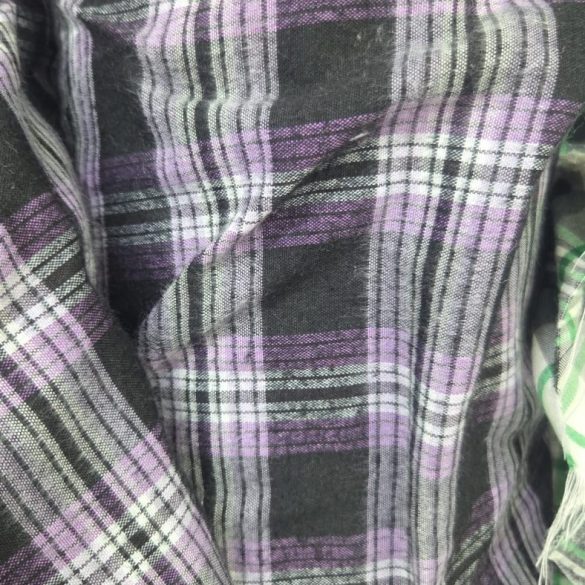 Material in carouri gri si mov, tesatura flanel pentru camasi, din stocul Suntex