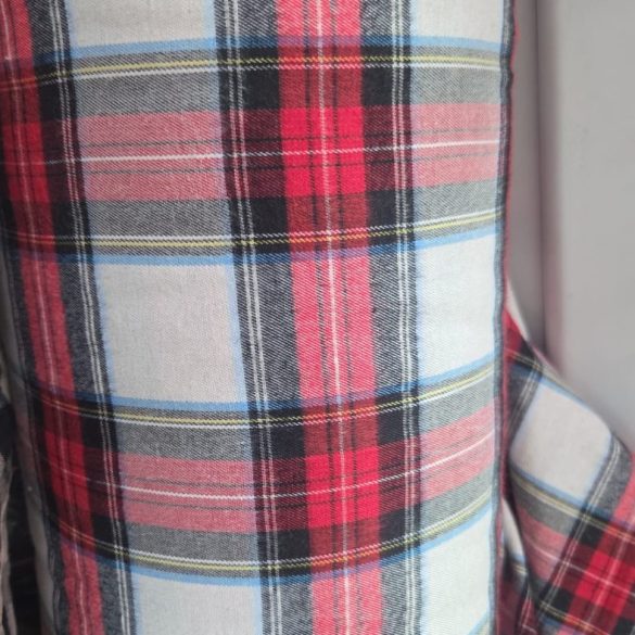 Material in carouri rosu si alb, tesatura flanel pentru camasi, din stocul Suntex