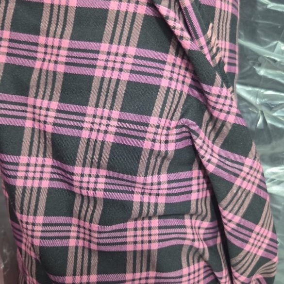 Material in carouri roz si verde inchis, tesatura flanel pentru camasi, din stocul Suntex
