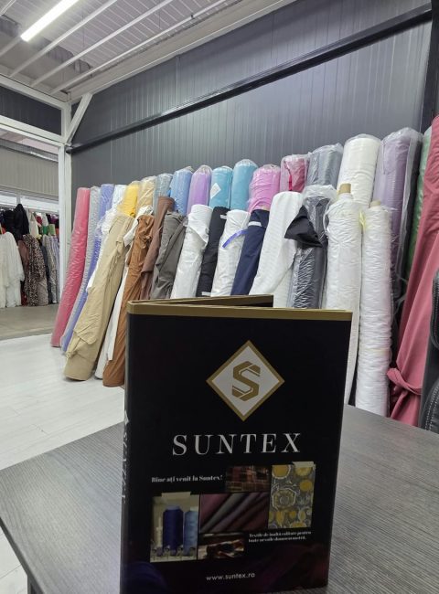 Catalogul Suntex si role de tricot in standul din Smart Textil Center